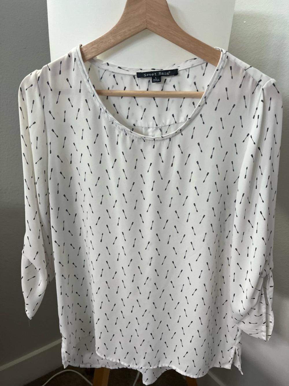 Sweet Rain White Blouse with Black Arrow Print